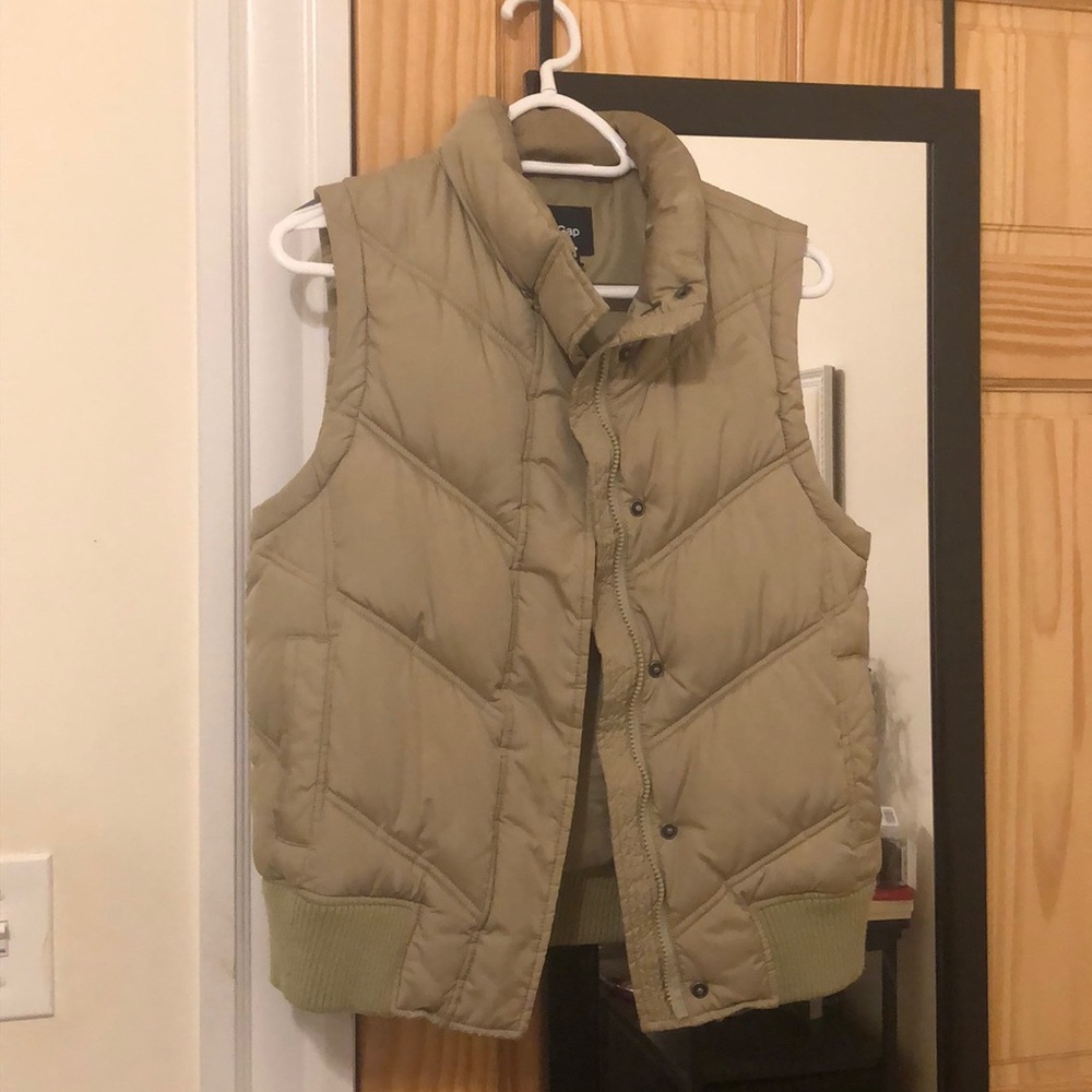 GAP Super Warm Puffy Vest, Small
